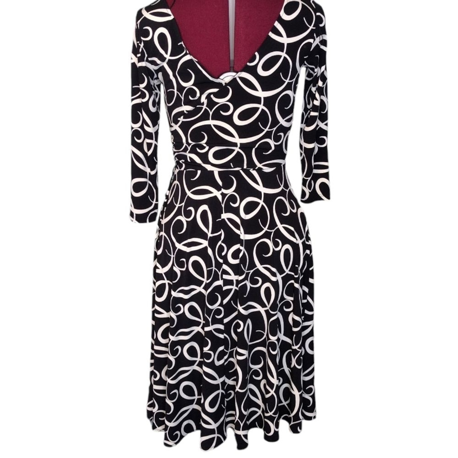 London Times front & back cross-over V-neck stretch knit midi size 8 dress