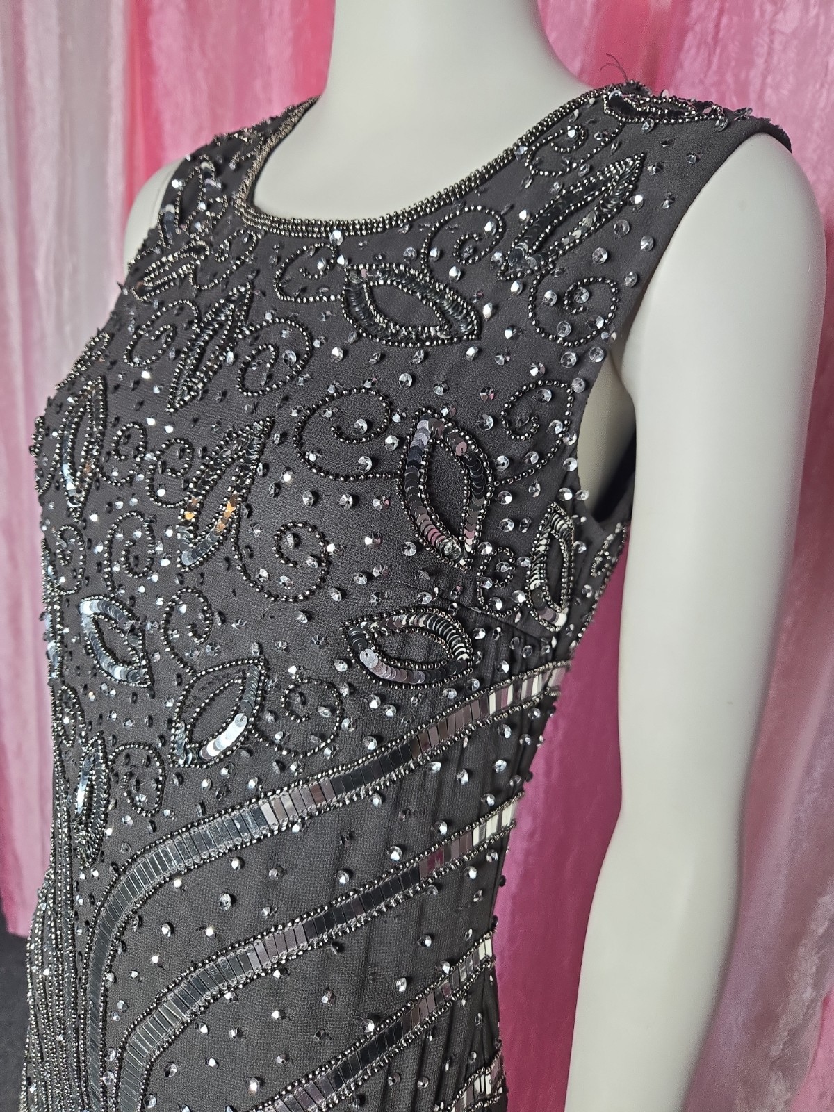 Frock and Frill Gray Exquisite Sequin Beaded Lined Cocktail Dress Size 6