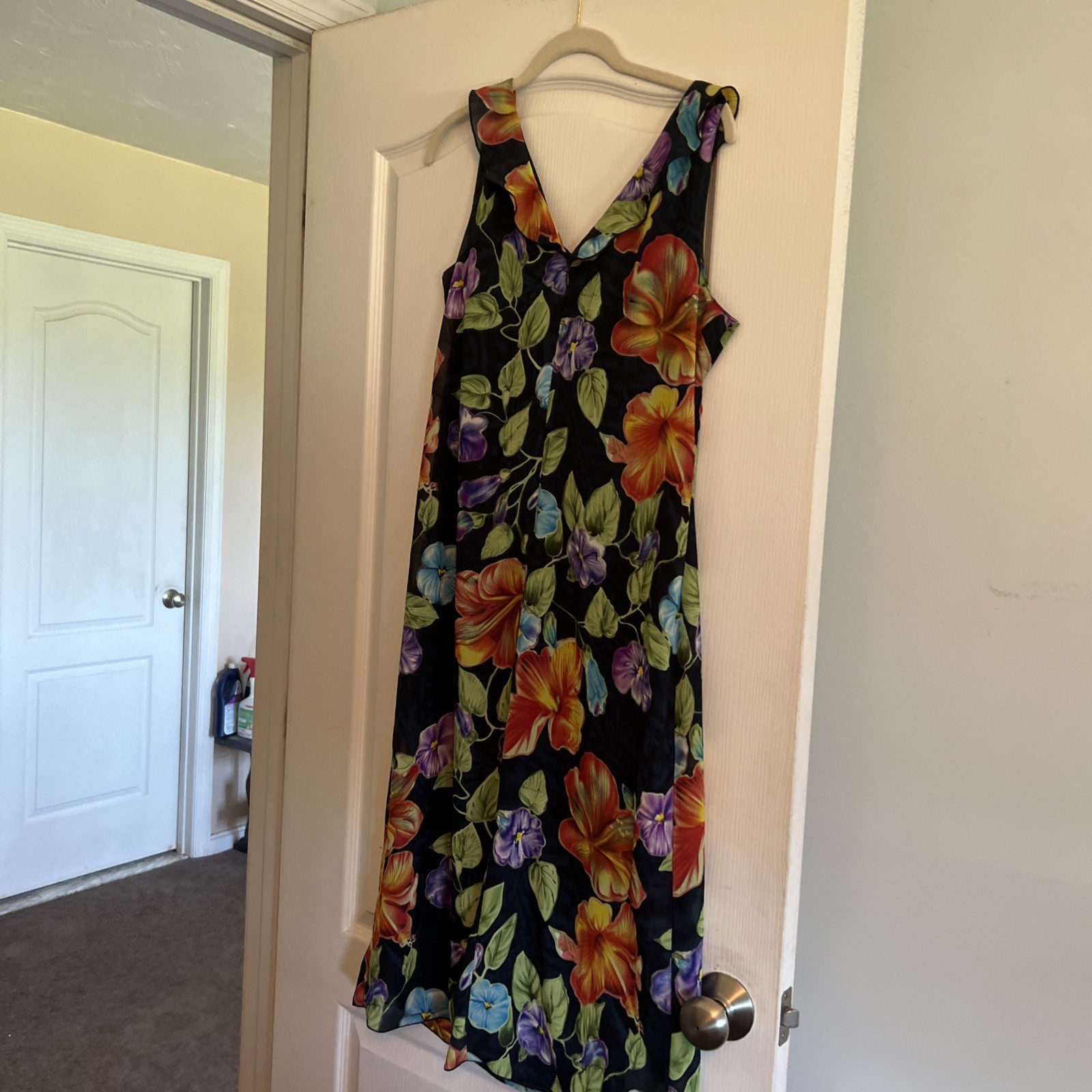 A Wild Thyme Black Floral Dress. Flowy. Size 16. Very Pretty!