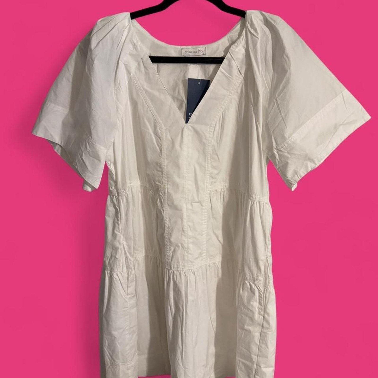 NWT Crown & Ivy White Tiered V-Neck Mini Dress – Size Medium