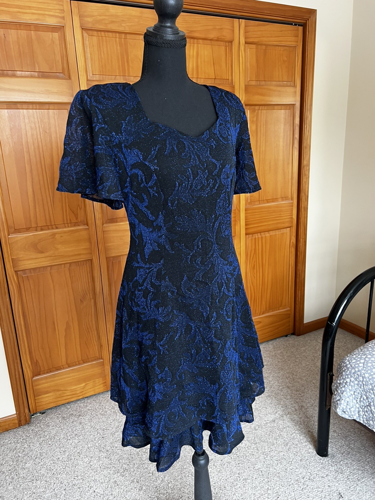 Molly Malloy Evening Women’s Dress Size 12 Black Cobalt Blue Ruffle bottom