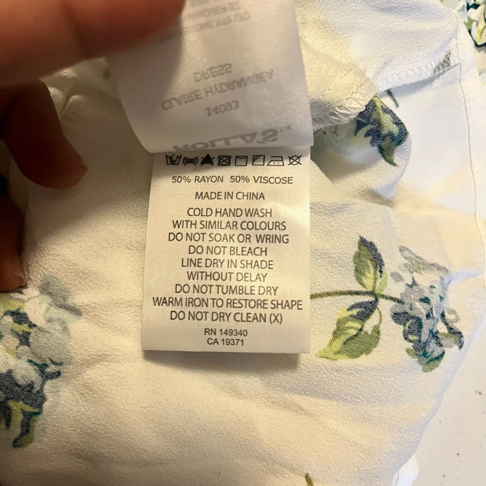 Rolla’s Claire Hydrangea Midi Dress White Floral Size Small