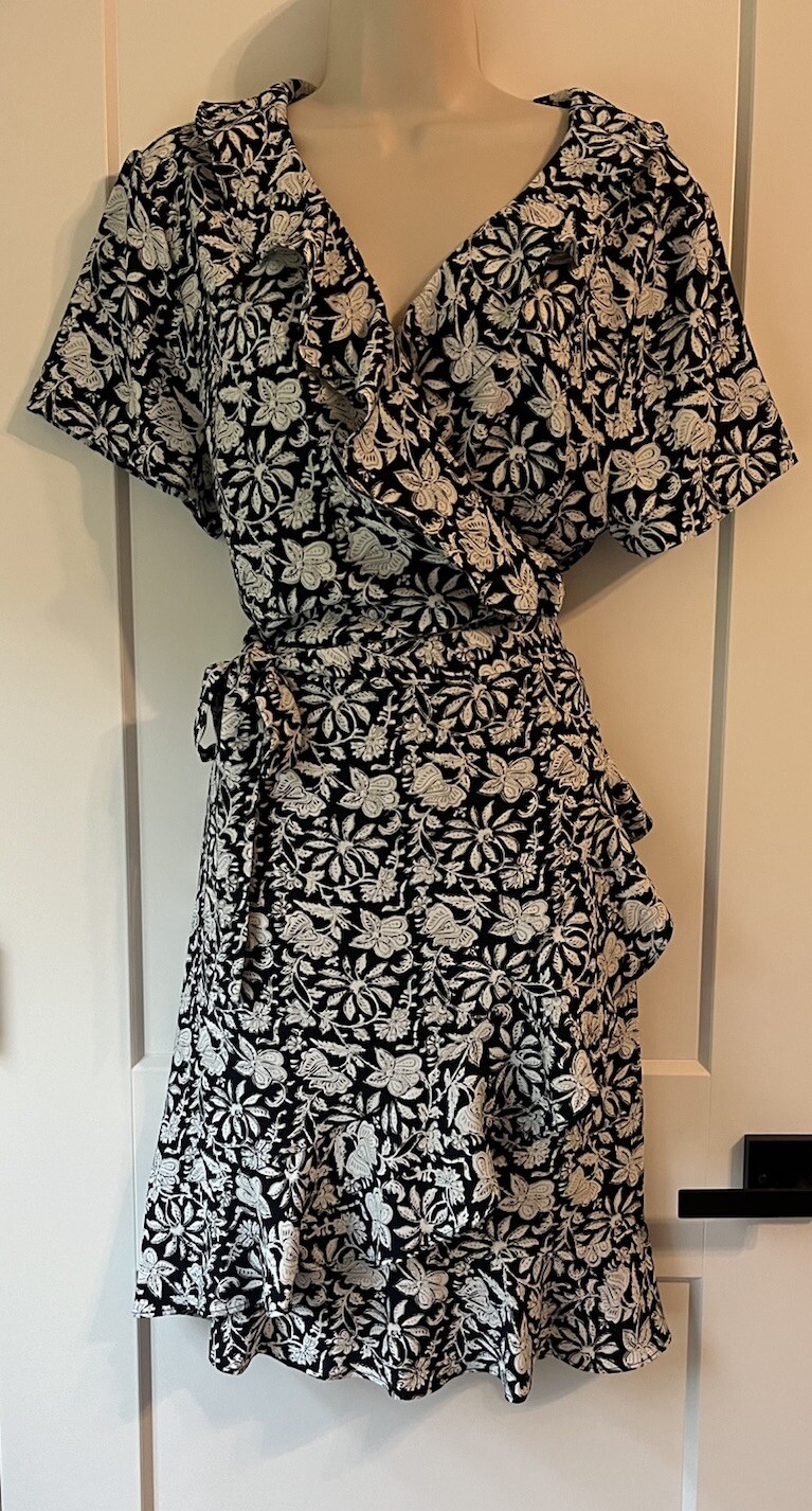 Loft Floral Summery Wrap Dress Ruffle At Hem & Neckline White & Grey Flowers
