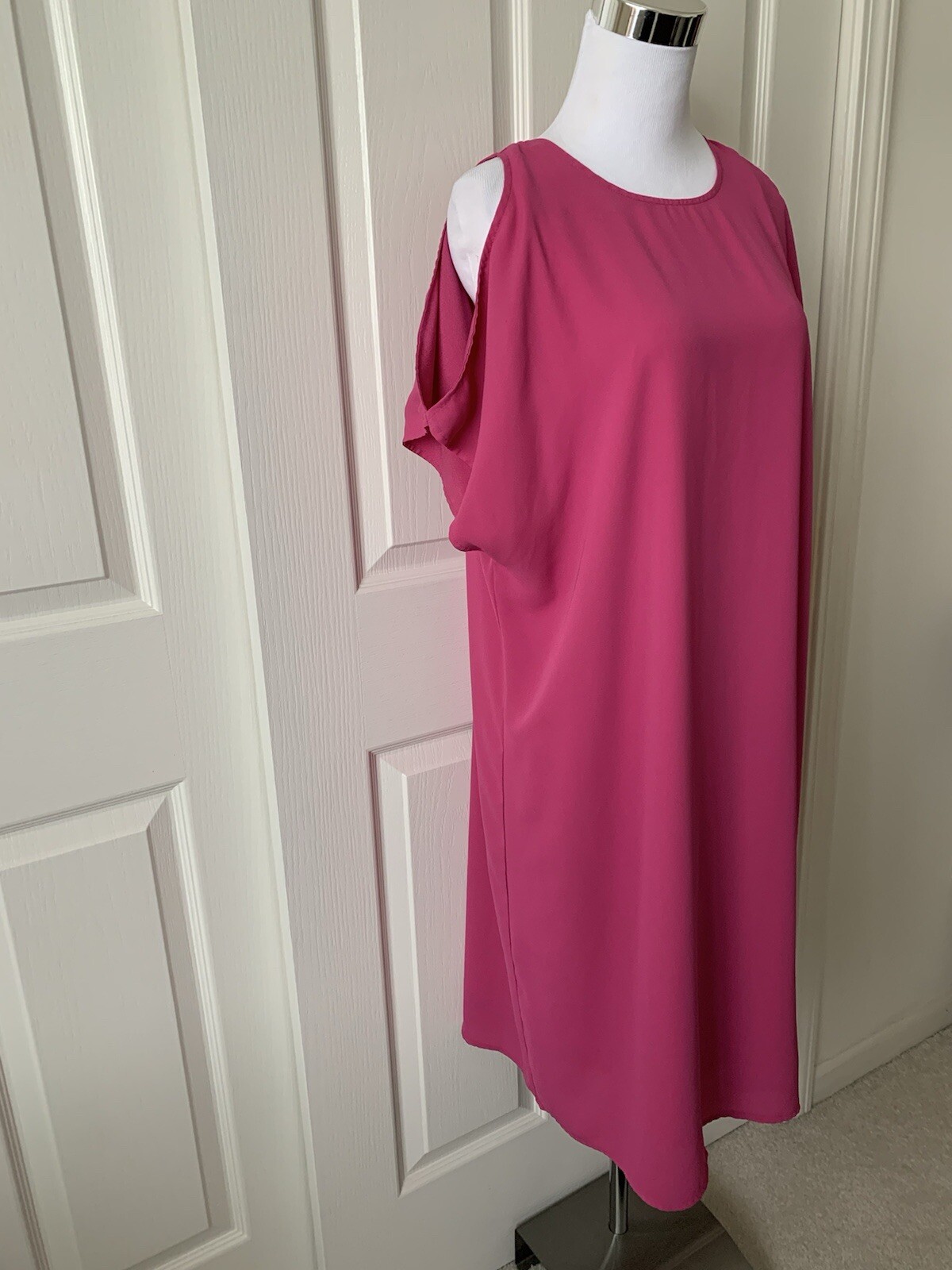 MOSSIMO BEAUTIFUL COLD SHOULDER SHORT SLEEVE POLYESTER LINED DRESS – SIZE XL