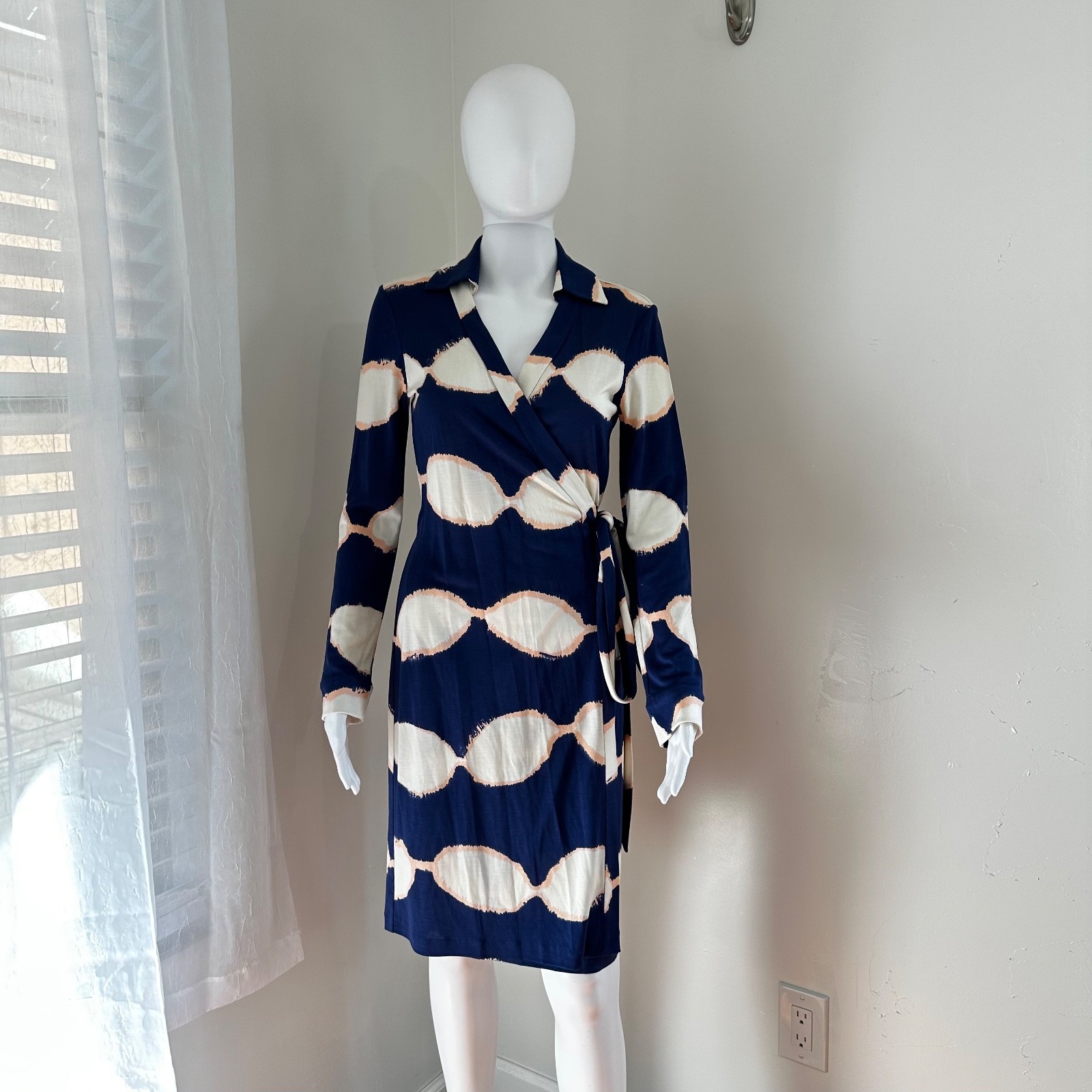 Diane Von Furstenberg Jeanne Dress Sz 6 Blue Wrap Jersey Silk V Neck Wear-to-Art