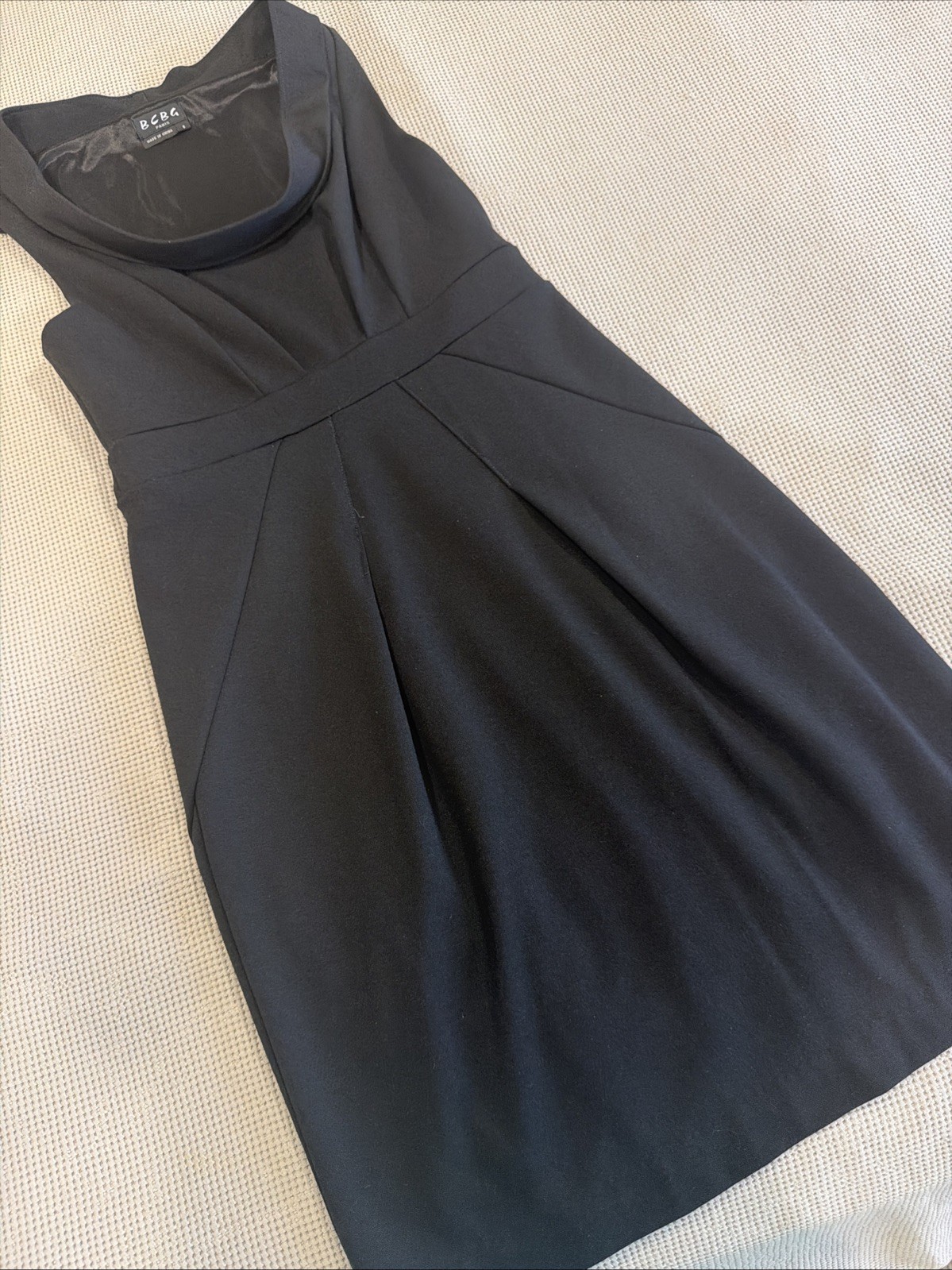 BCBG Black Sleeveless V-Neck Midi Dress Scoop In The Front Size 6 ￼