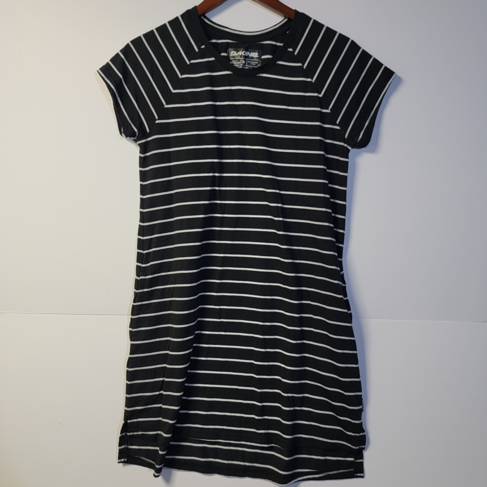 Dakine Rosanna Dress Women’s Medium Black White Striped Pockets Relaxed