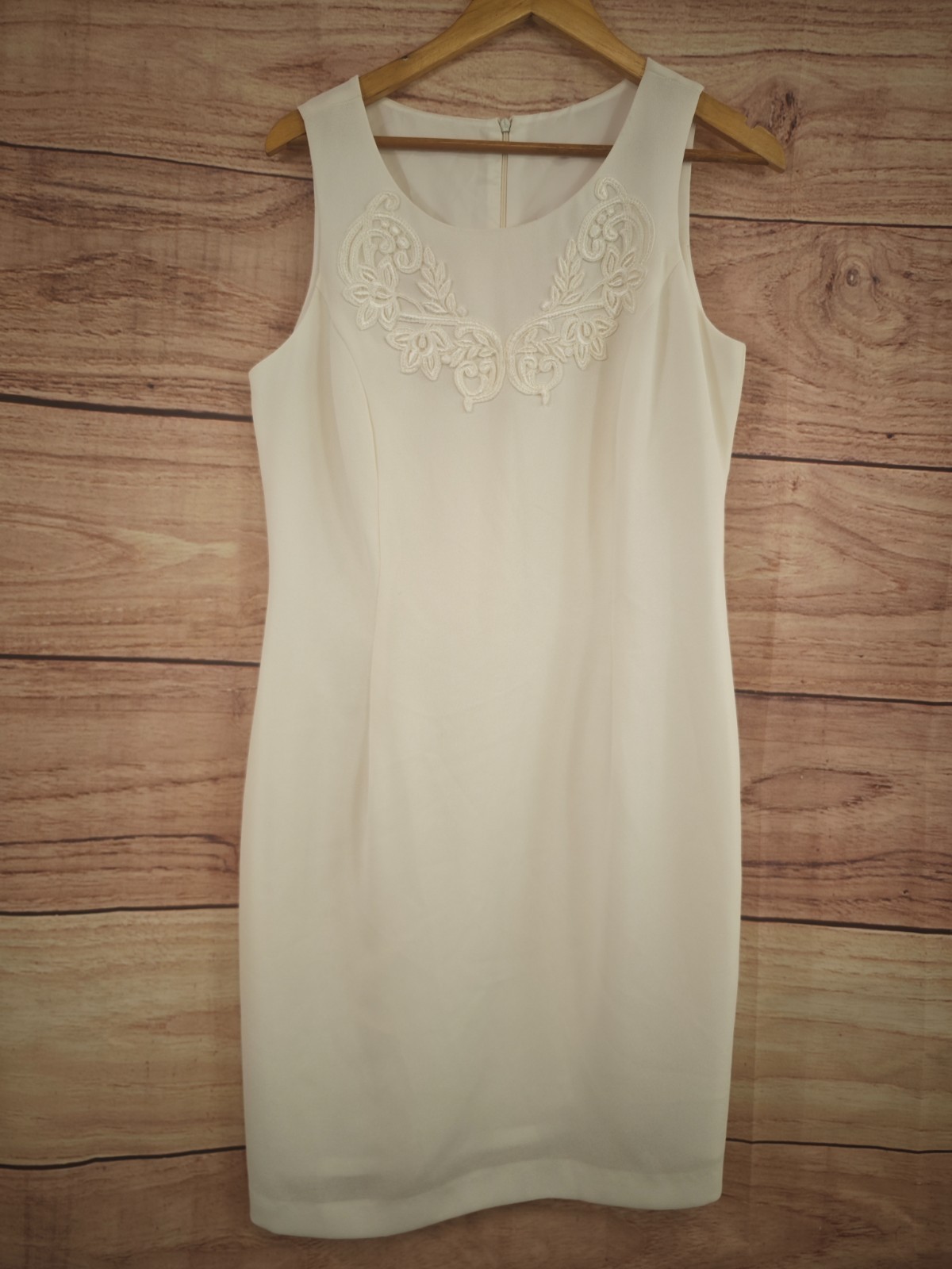 JOSEPH RIBKOFF Ivory Size 14 Sleeveless Fitted Dress with Applique Detail