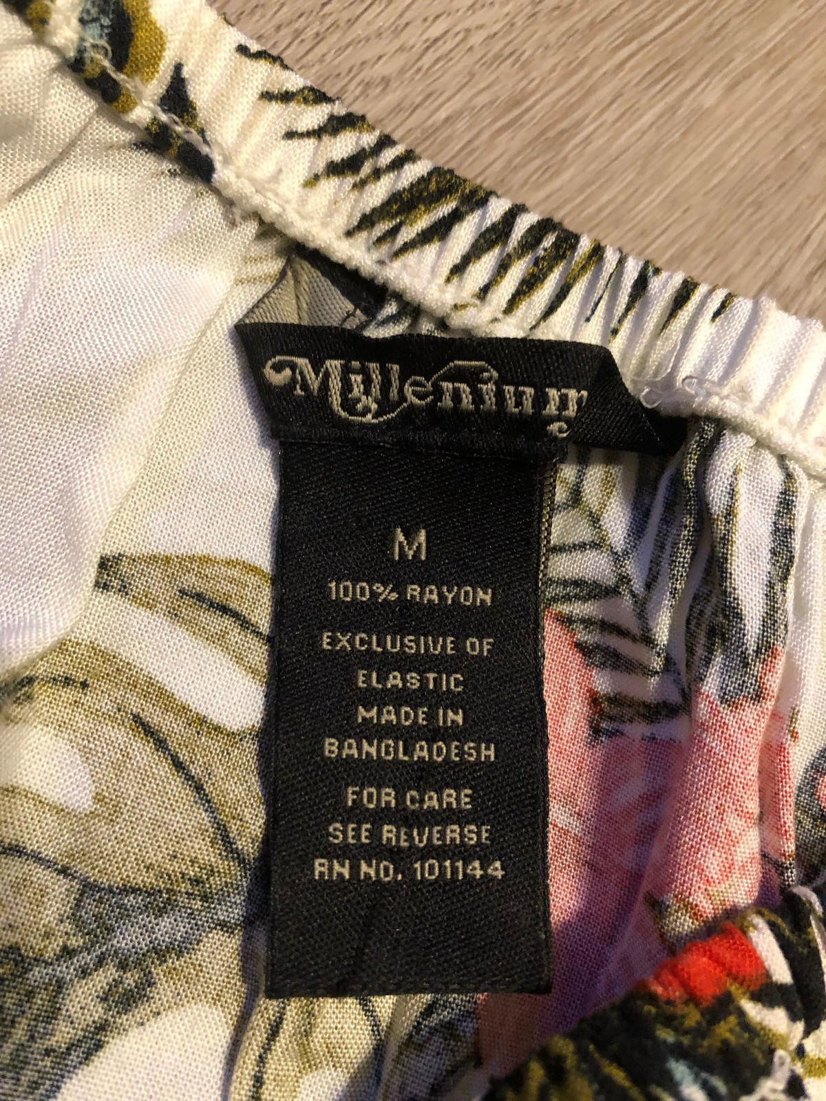 Millenium Hawaiian Dress Medium 100% Rayon White Green and Red H601