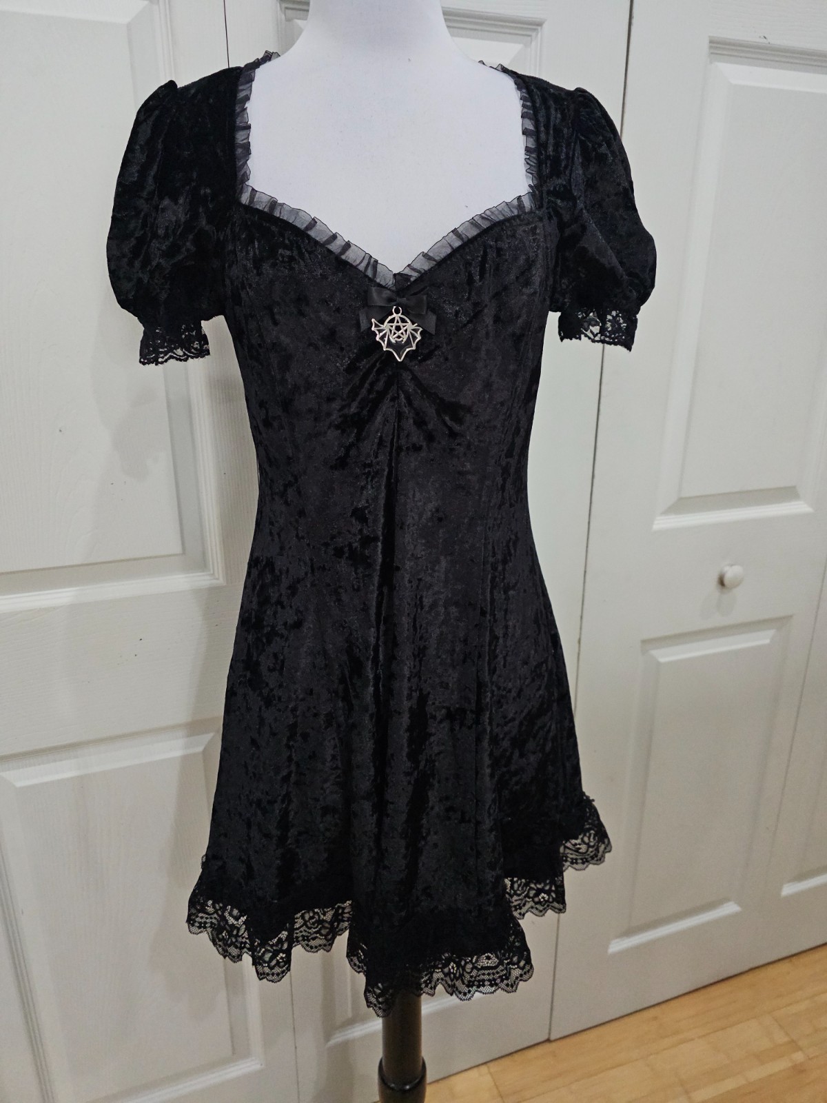 Dolls Kill The Grave Girls Goth Sweeter Than Midnight Black Velvet Mini Dress S
