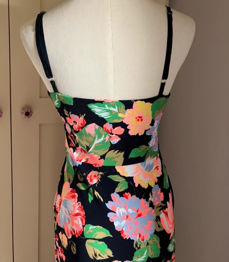 Stylish multicolour cross-over v-neck adjustable strap body con dress • size 10