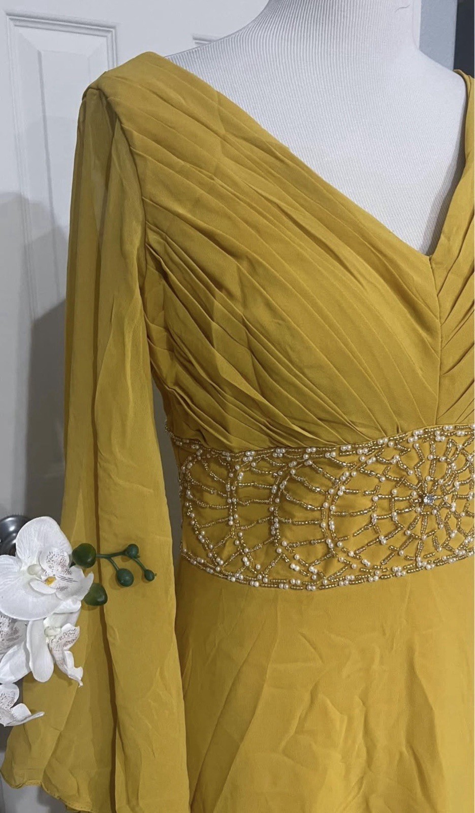 * New Beautiful dress size 10/12 Large waist measurement 31/ 32 inches