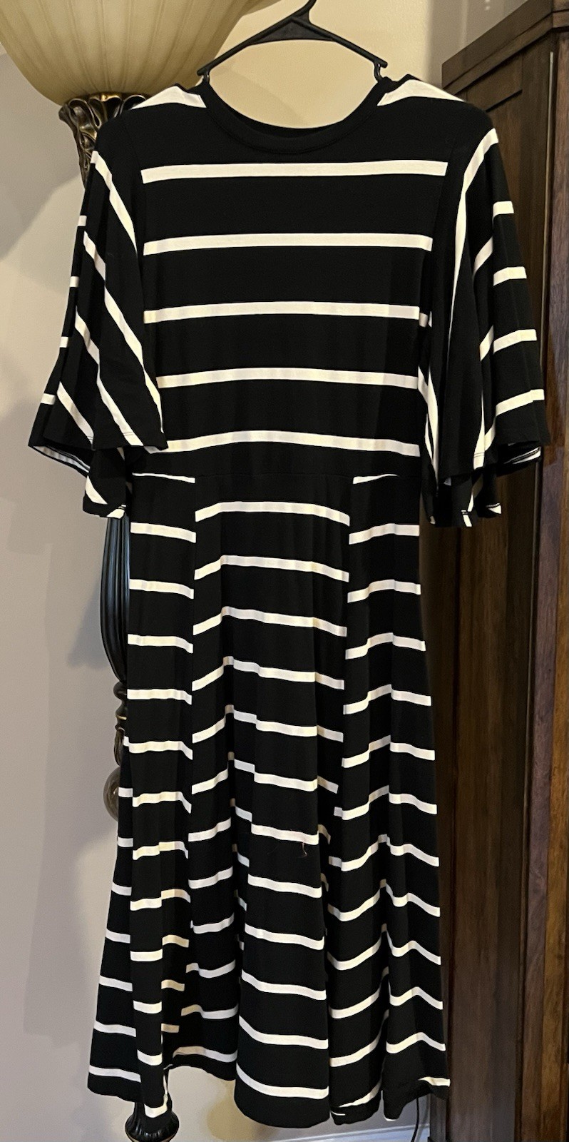 WHO WHAT WEAR Women’s XS Long A-Line Dress Black/White Striped Short Sleeve