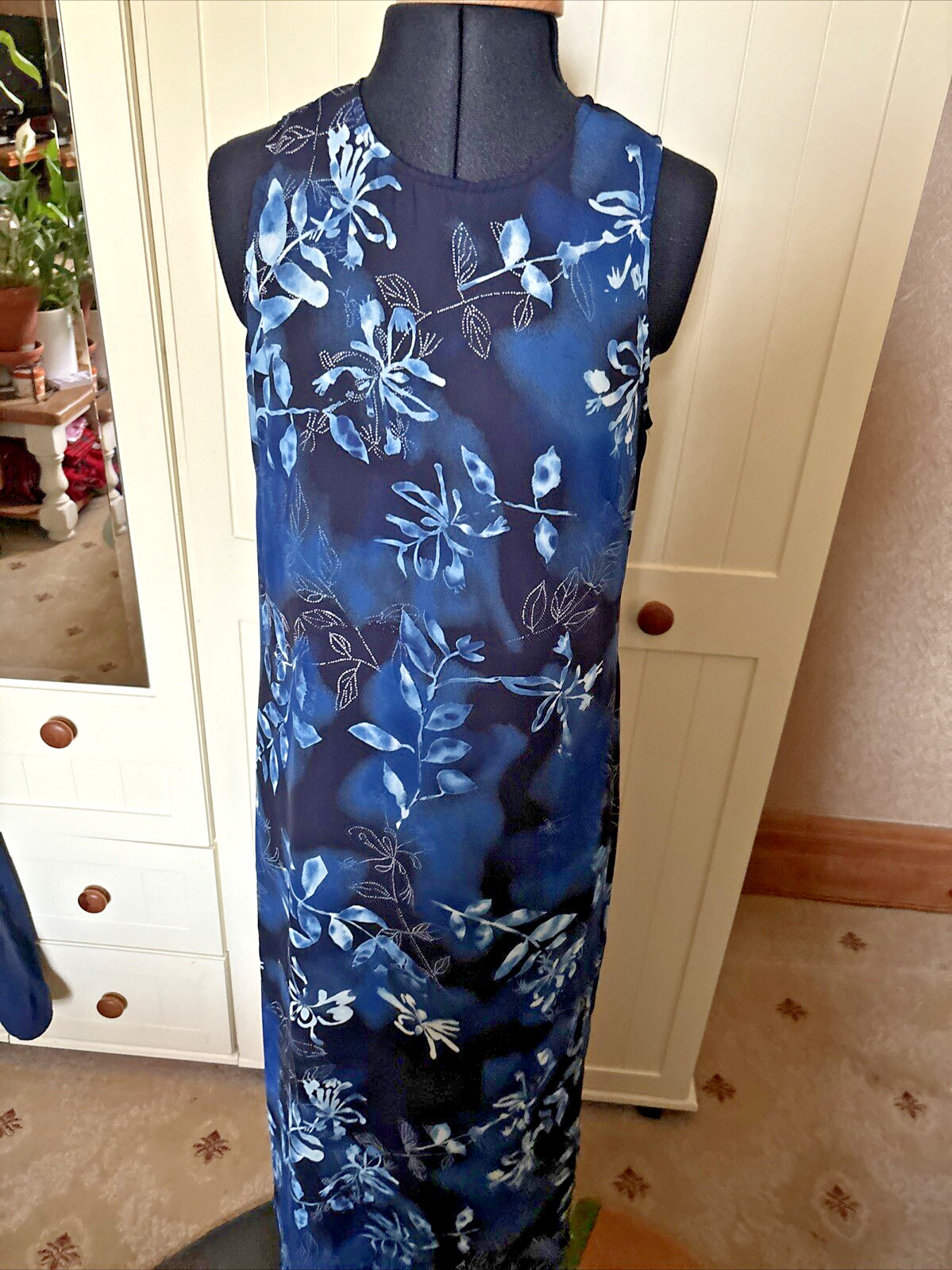 CITY TRIANGLES USA Ladies Long Dress Size M Blue Floral Chiffon Lined Sleeveless