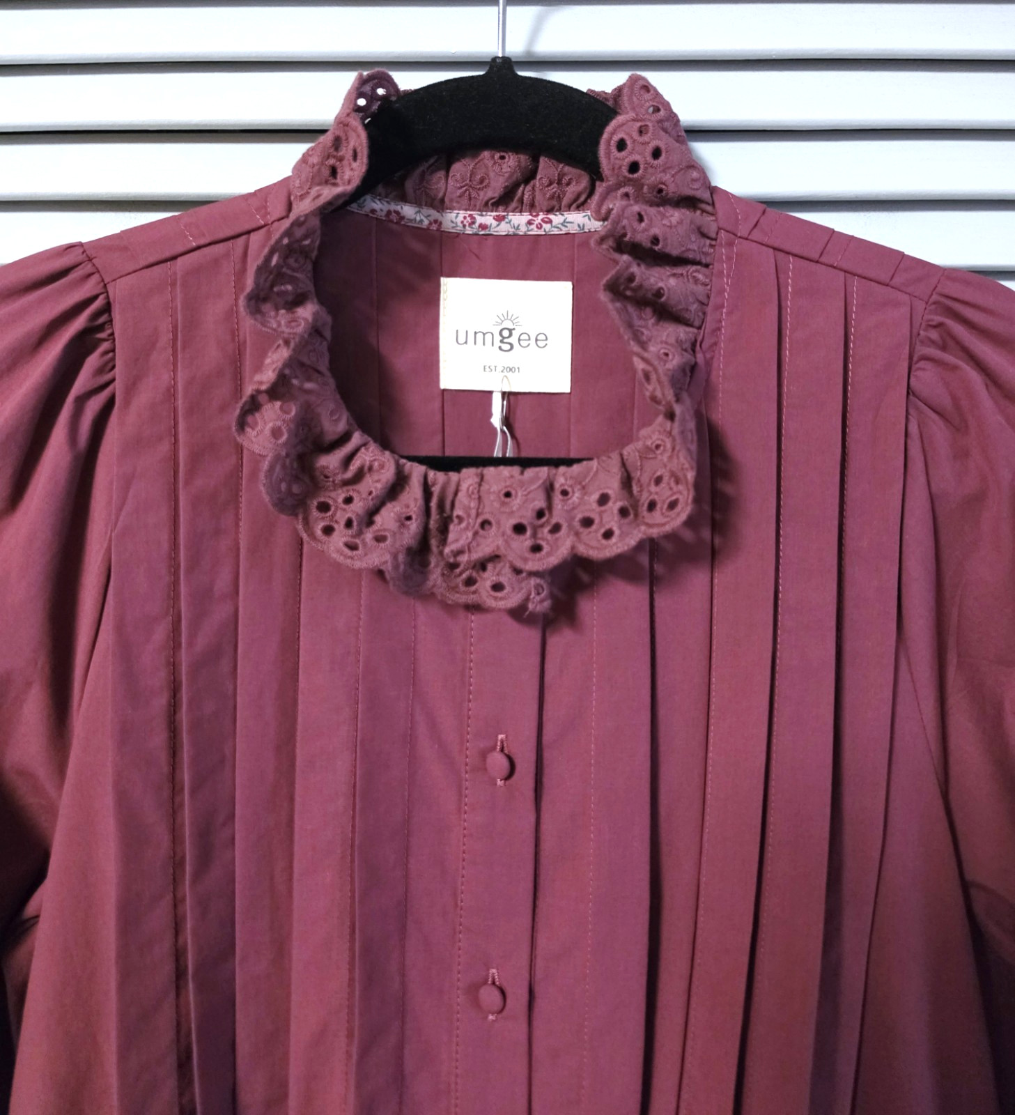 3/4 red bean pintuck button down eyelet ruffle dress M