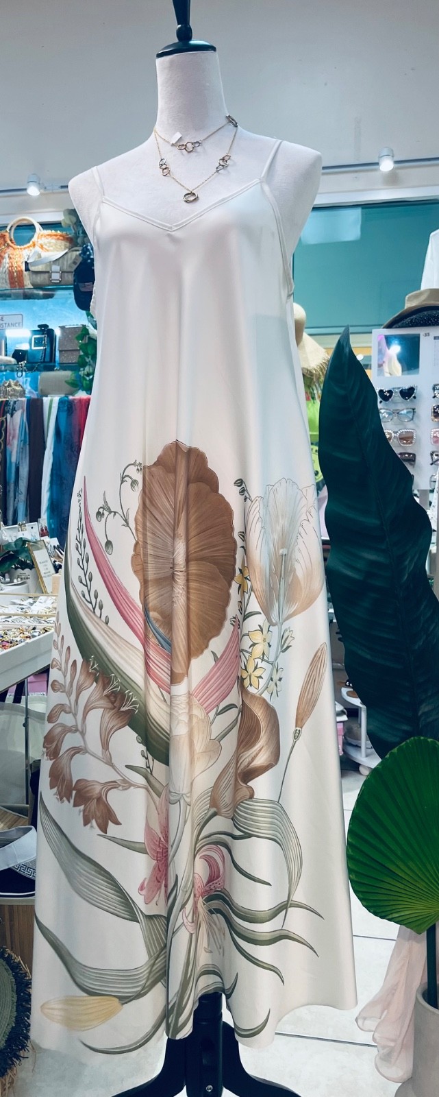 Maxi dress, 30 % silk, 70% viscose, made in Italy.