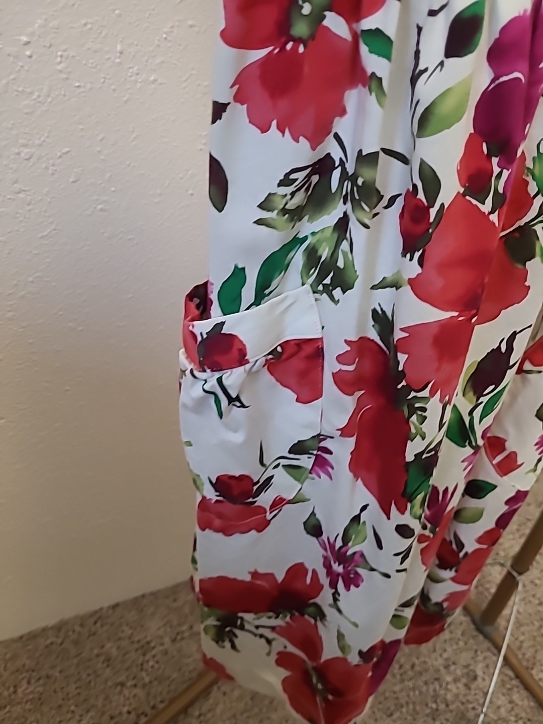 B. Smart Womens Dress Red Floral, Lined, Front Pockets, Size 6