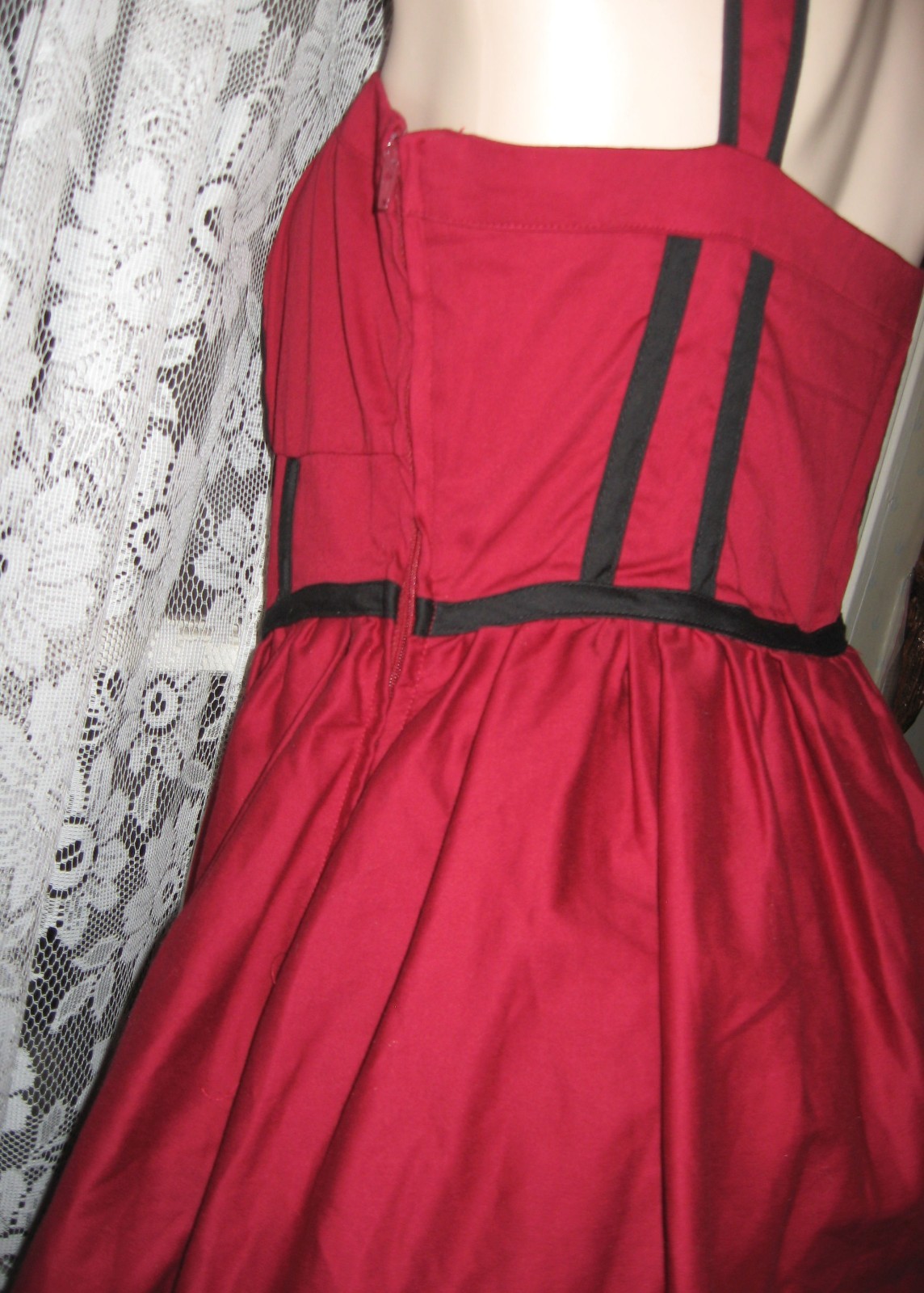 HOT TOPIC RED SUNDRESS BLACK ROSE BORDER LACE-UP FRONT SIZE L NWT PRETTY !