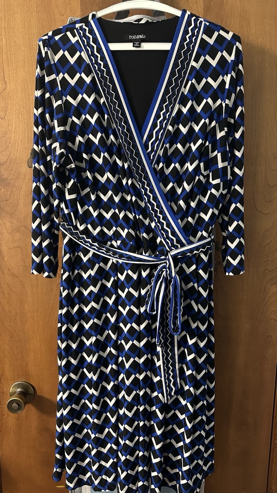 Roz & Ali Women’s Wrap Dress Blue Geometric Print, 3/4 Sleeve Size 1X *EXCELLENT