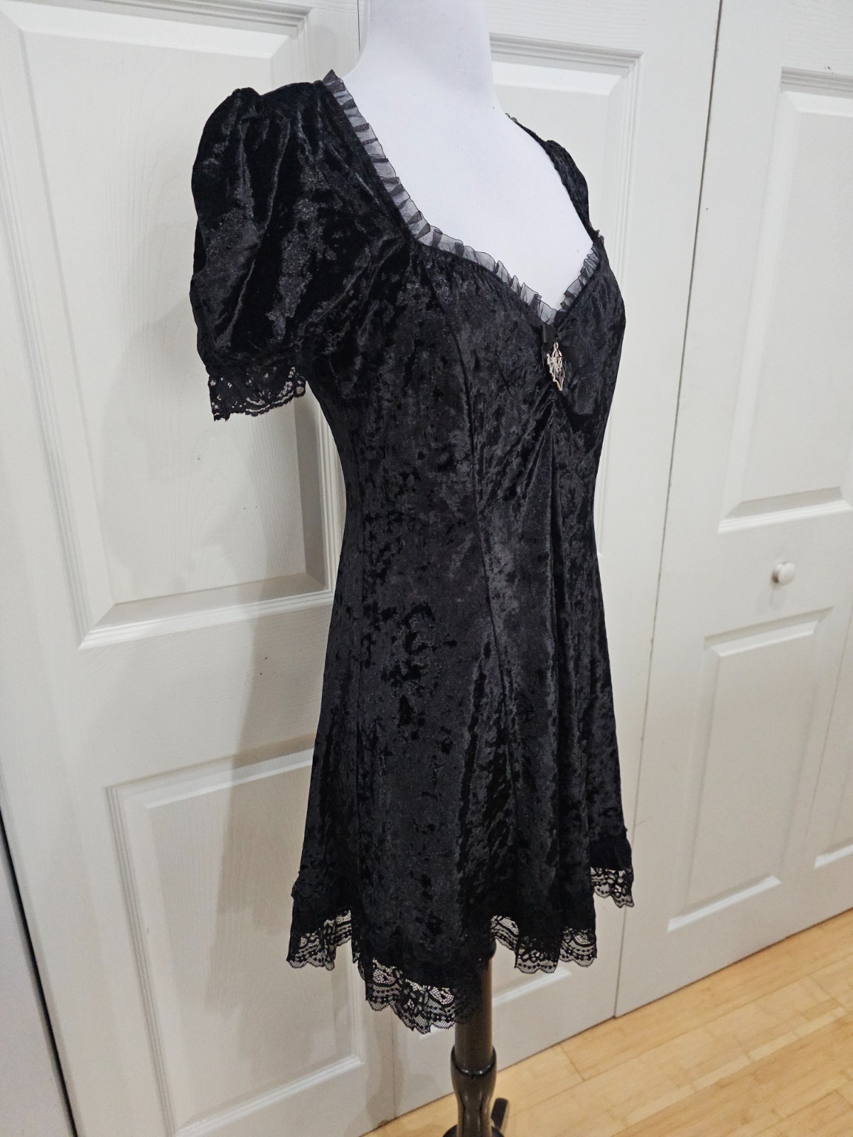 Dolls Kill The Grave Girls Goth Sweeter Than Midnight Black Velvet Mini Dress S