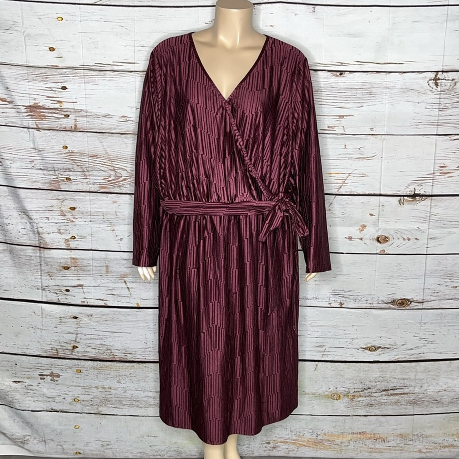 Bloomchic NWT 30 Burgundy Purple Velvet Surplice V-Neck Midi Dress w/ Tie Belt