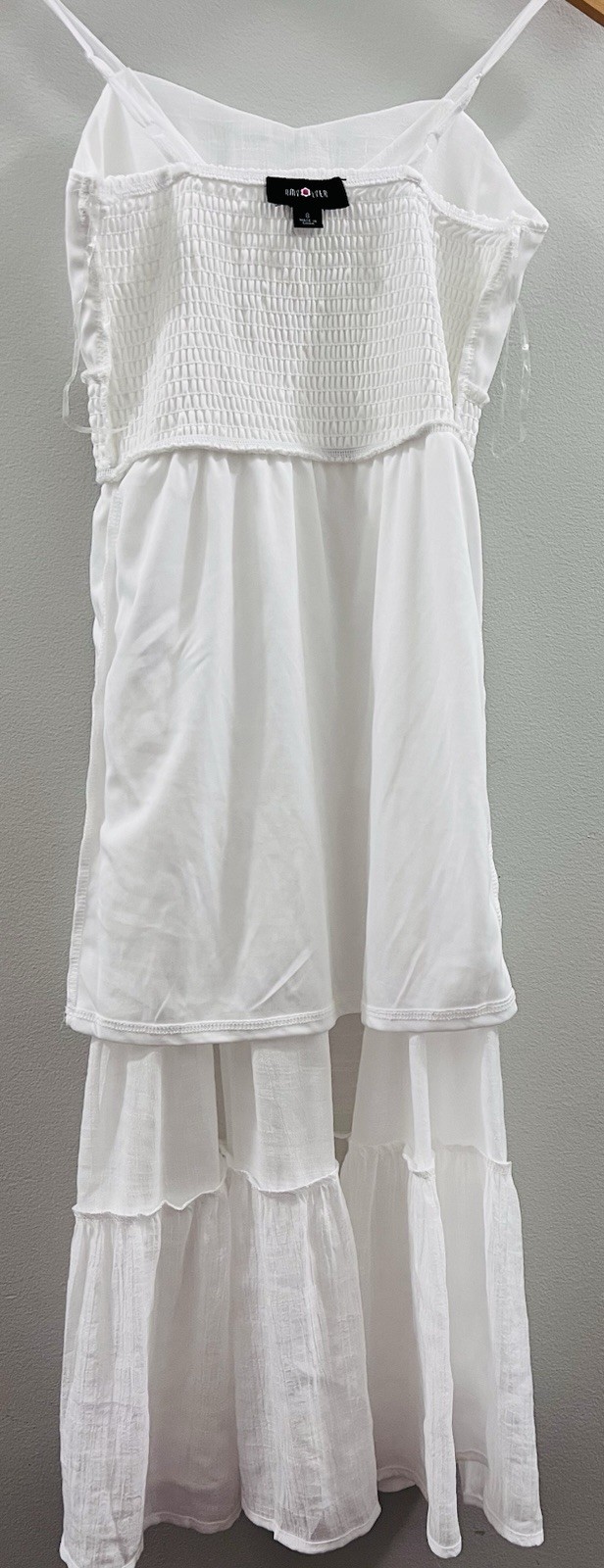 Amy Byer Sz 8 White Lightweight Lined Flowy Dress Adjustable Spaghetti Straps