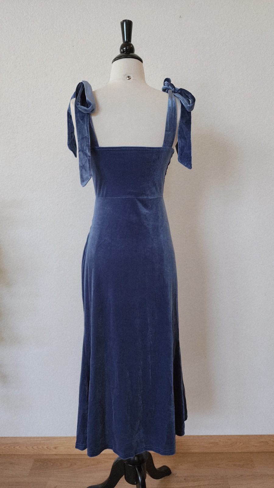 New Anthro Maxi Dress Size Medium Blue Velvet Bow Wedding Bridal Garden Classic