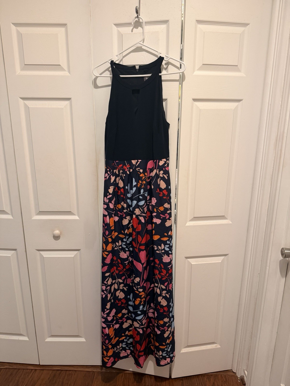 Vince Camuto Navy Floral Woman’s Keyhole Halter Neck Maxi Dress Size 12