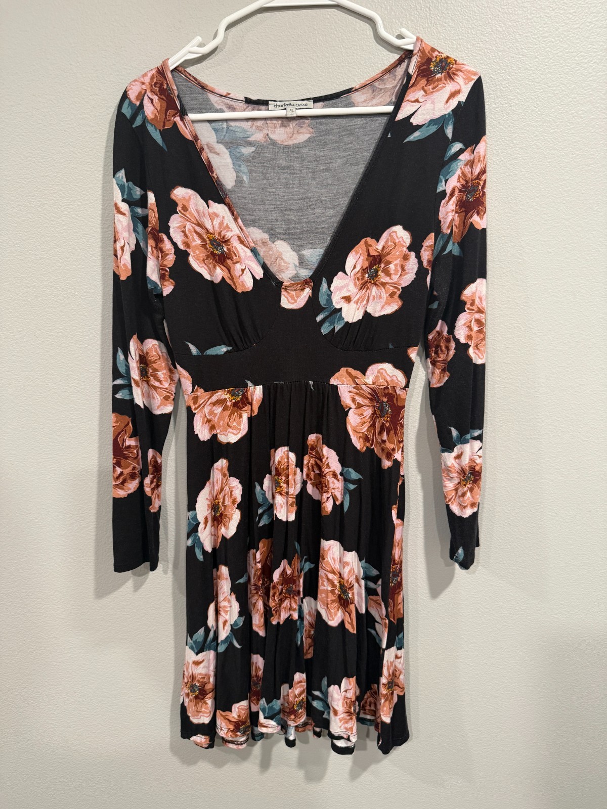 Charlotte Russe Dress Womens Medium Black Floral Pleated Plunge Neck Long Sleeve