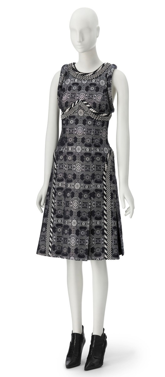 Alexander McQueen – “Scanners” Autumn/Winter 2003 Khakhama Brocade Silk Dress 40