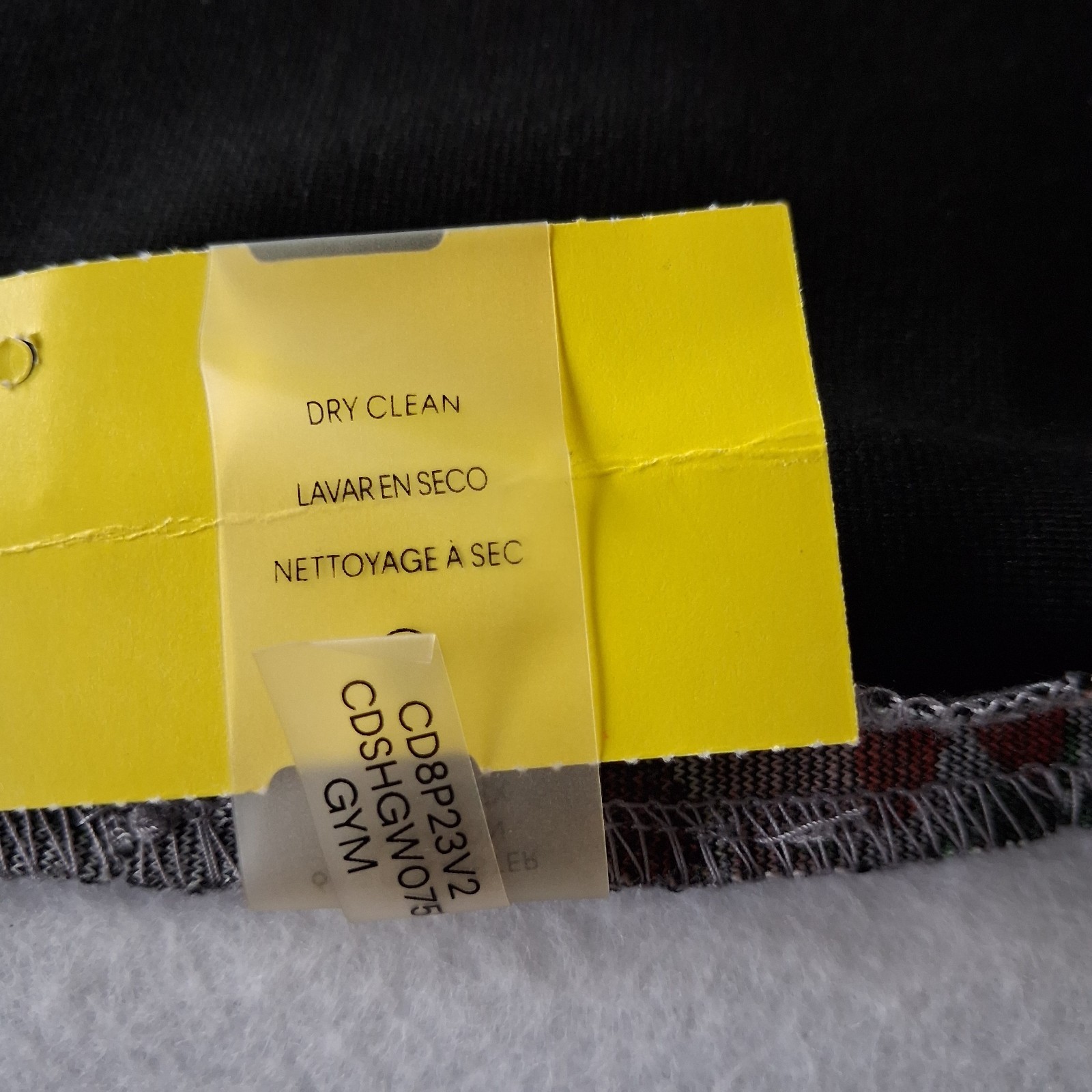 Calvin Klein Elegant Classic Sheath, Round Neckline, Short Sleeves Size 6