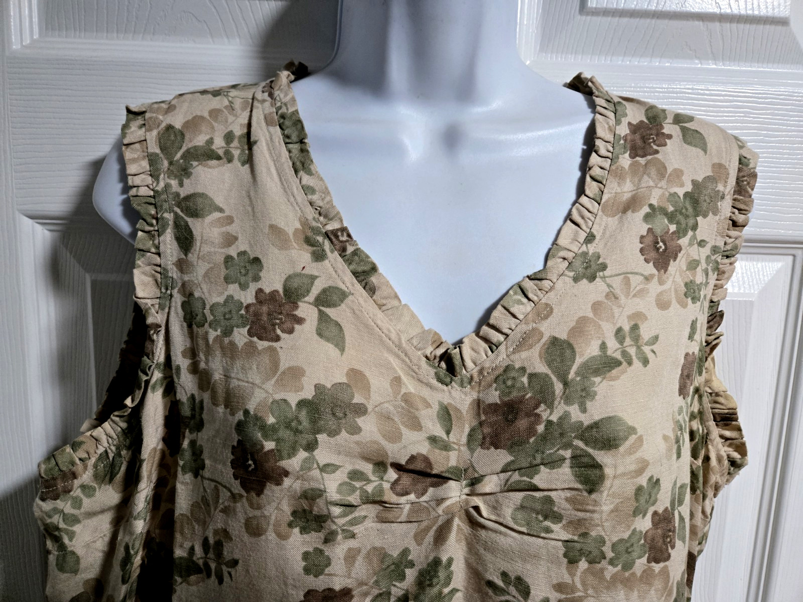 Kathy Ireland Beige/Green Sleeveless Floral Linen Blend Dress;Ruffle V-Neck;Sz L