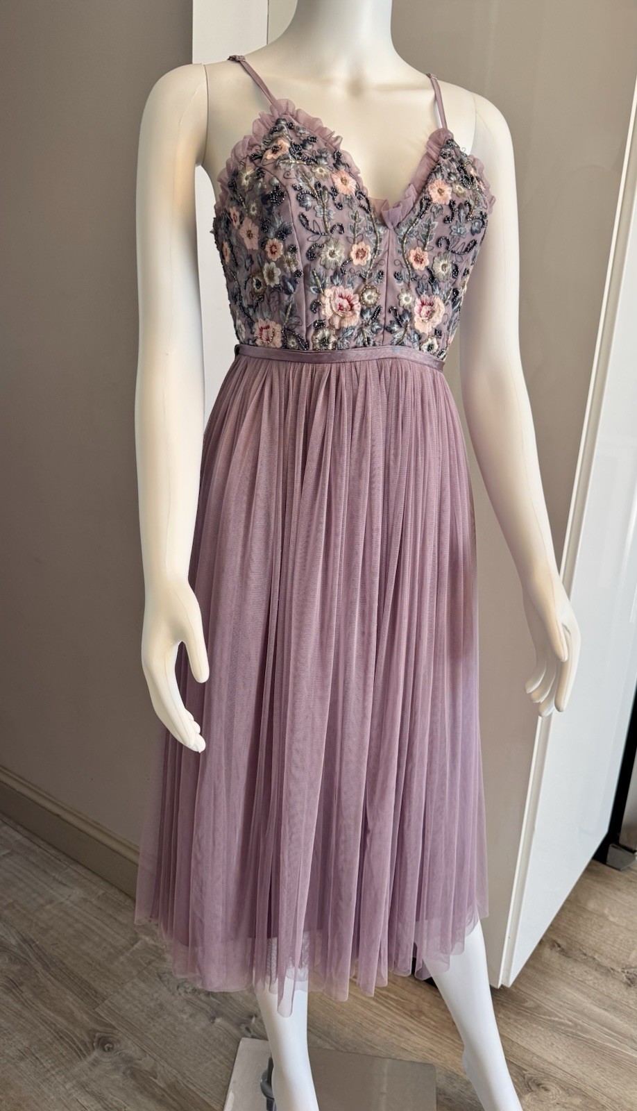 Mauve Floral Embroidered and Beaded Tulle Midi Dress size Medium
