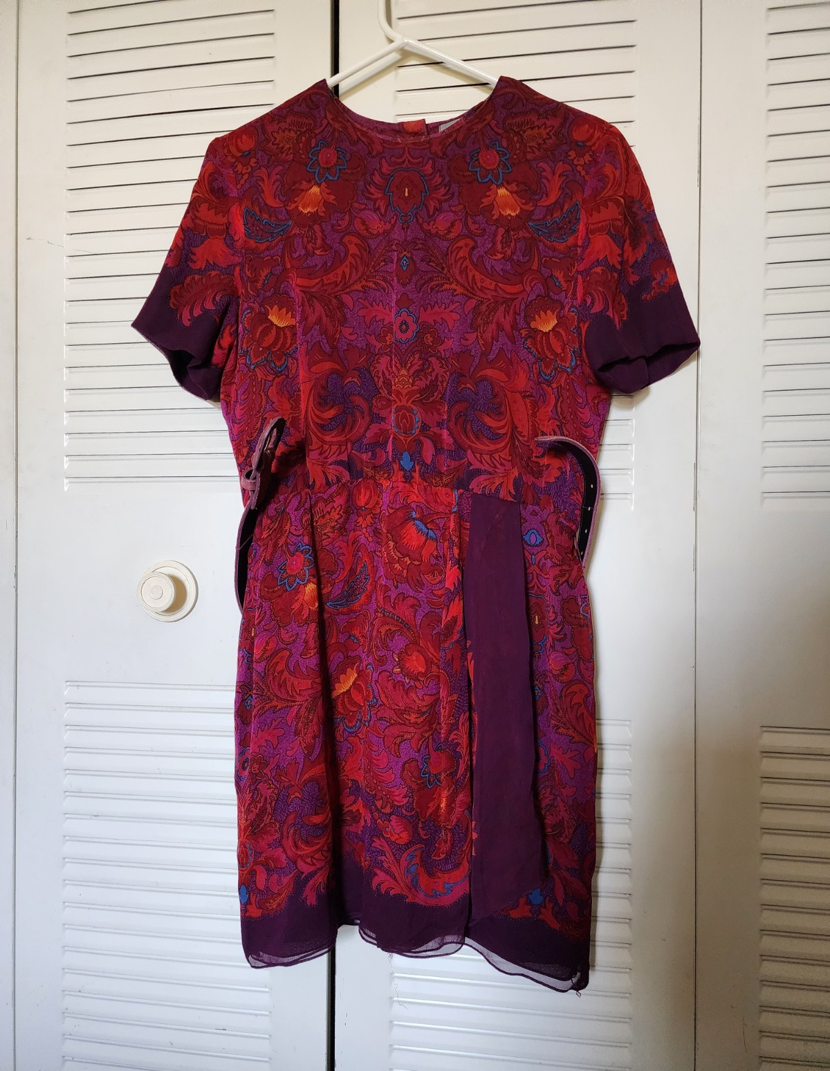 Ellen Tracy Petite 10 Red/Purple Paisley Knee Dress Short Sleeve Round Neck Belt