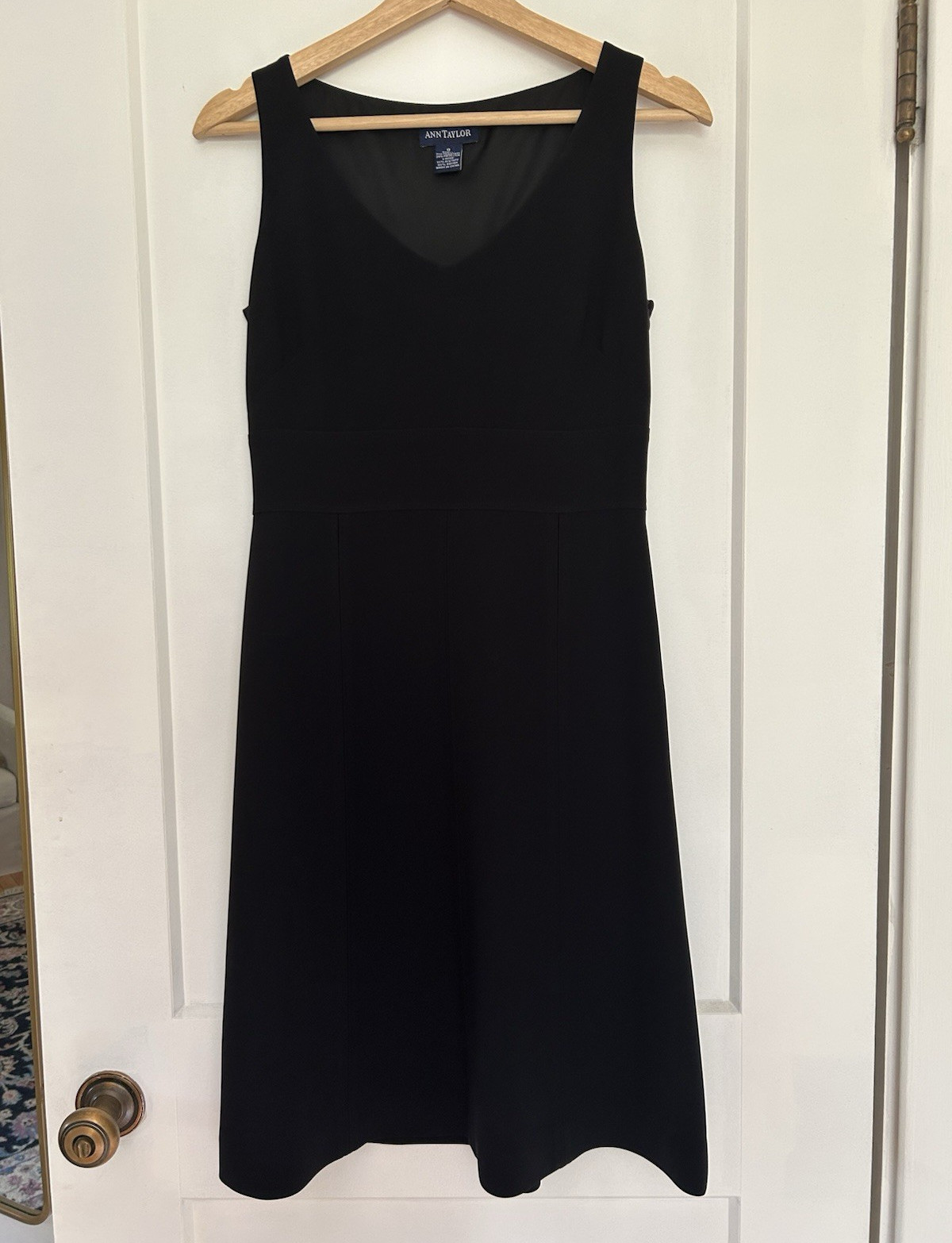 Ann Taylor Black Solid Crepe V-Neck Sleeveless A-Line Lined Zip Dress 0