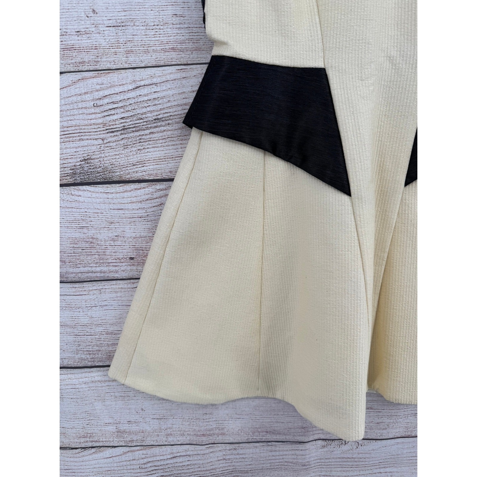 Manning Cartell Enamel Peplum Crochet Cocktail Dress Womens 10 Cream Black NEW