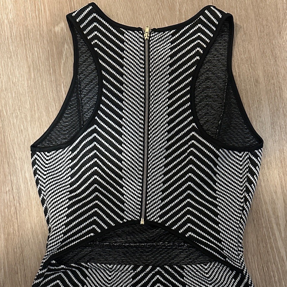 Elegant Black and White Chevron Backless Dress