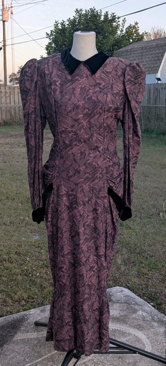 Rose Marie Woulfe for Pret Long Victorian Style Dress w/ Velvet Collar Sz 10