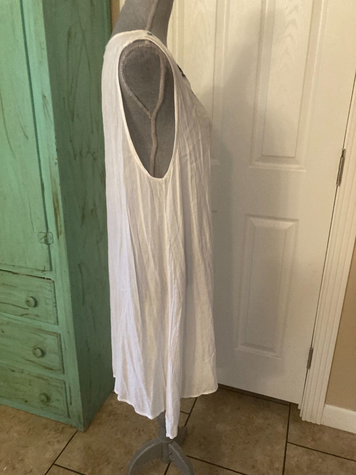 CUTE OPTIONS, SLEEVELESS, WHITE, EMBROIDERED, IRREGULAR HEMLINE, V-NECK DRESS, M