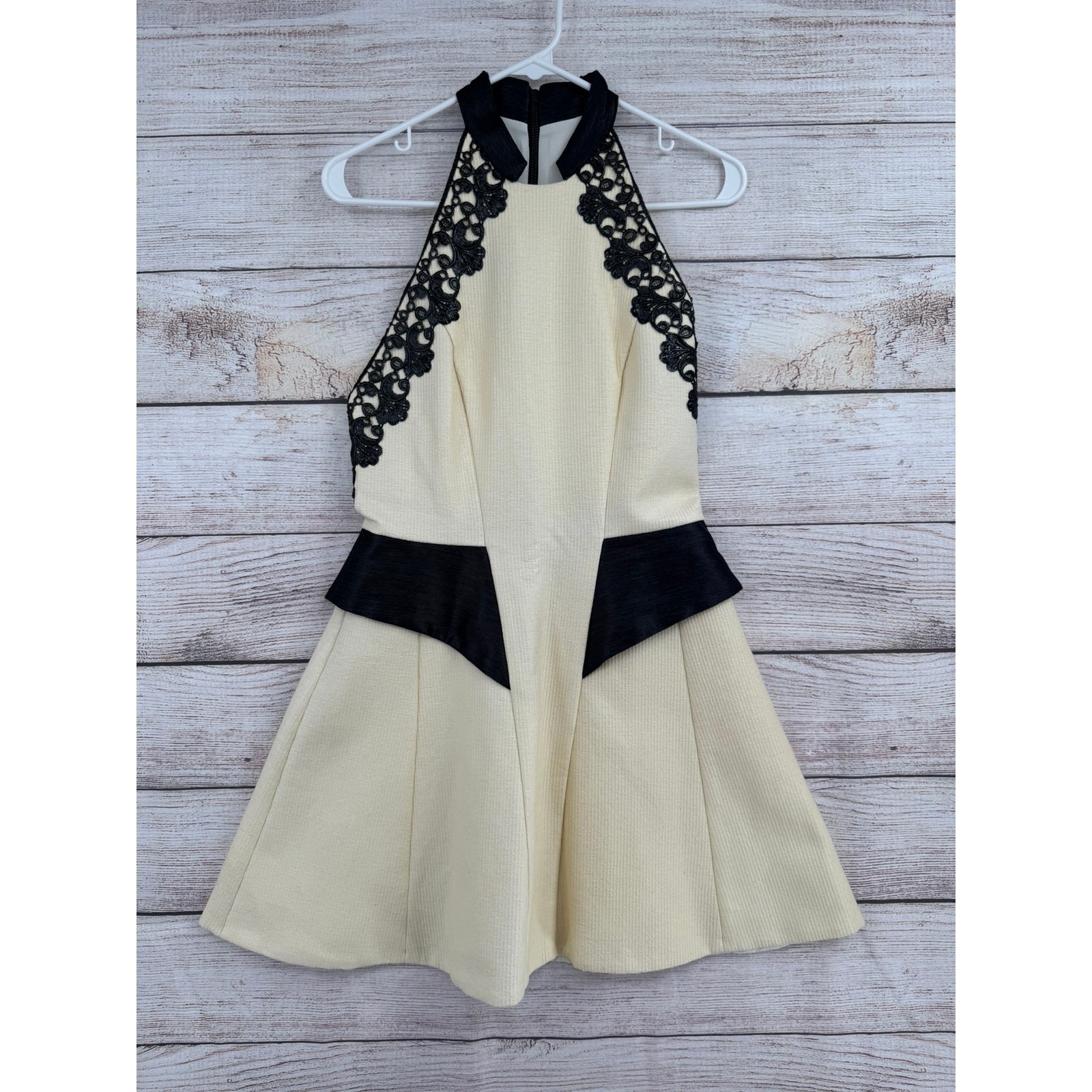 Manning Cartell Enamel Peplum Crochet Cocktail Dress Womens 10 Cream Black NEW
