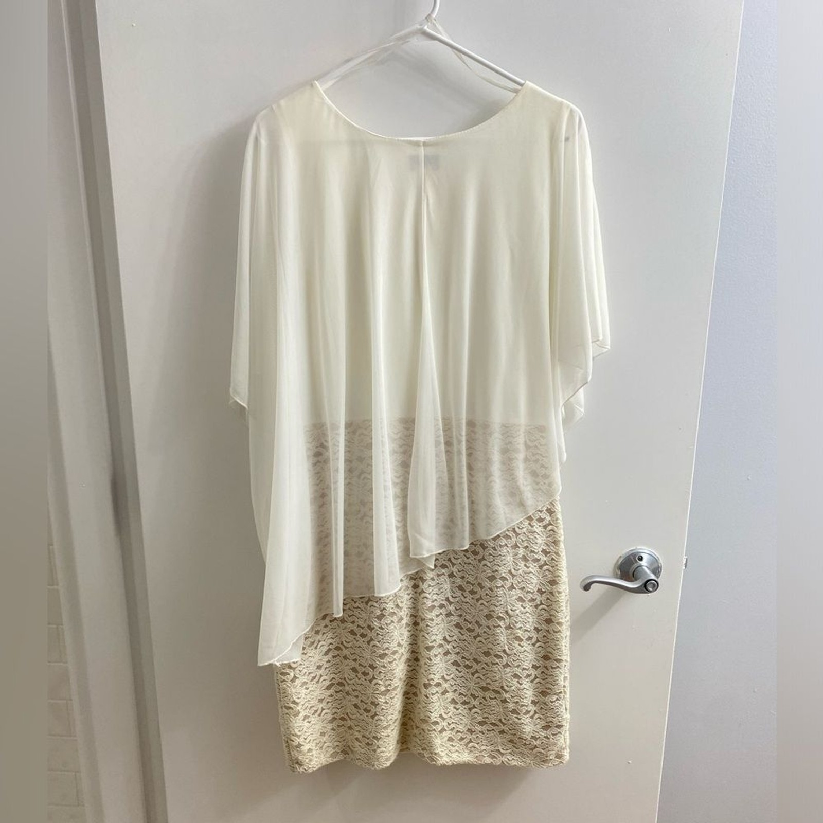 Enfocus Studio Cream Lace Dress Chiffon Overlay Cape Sleeve Cocktail Party 14W