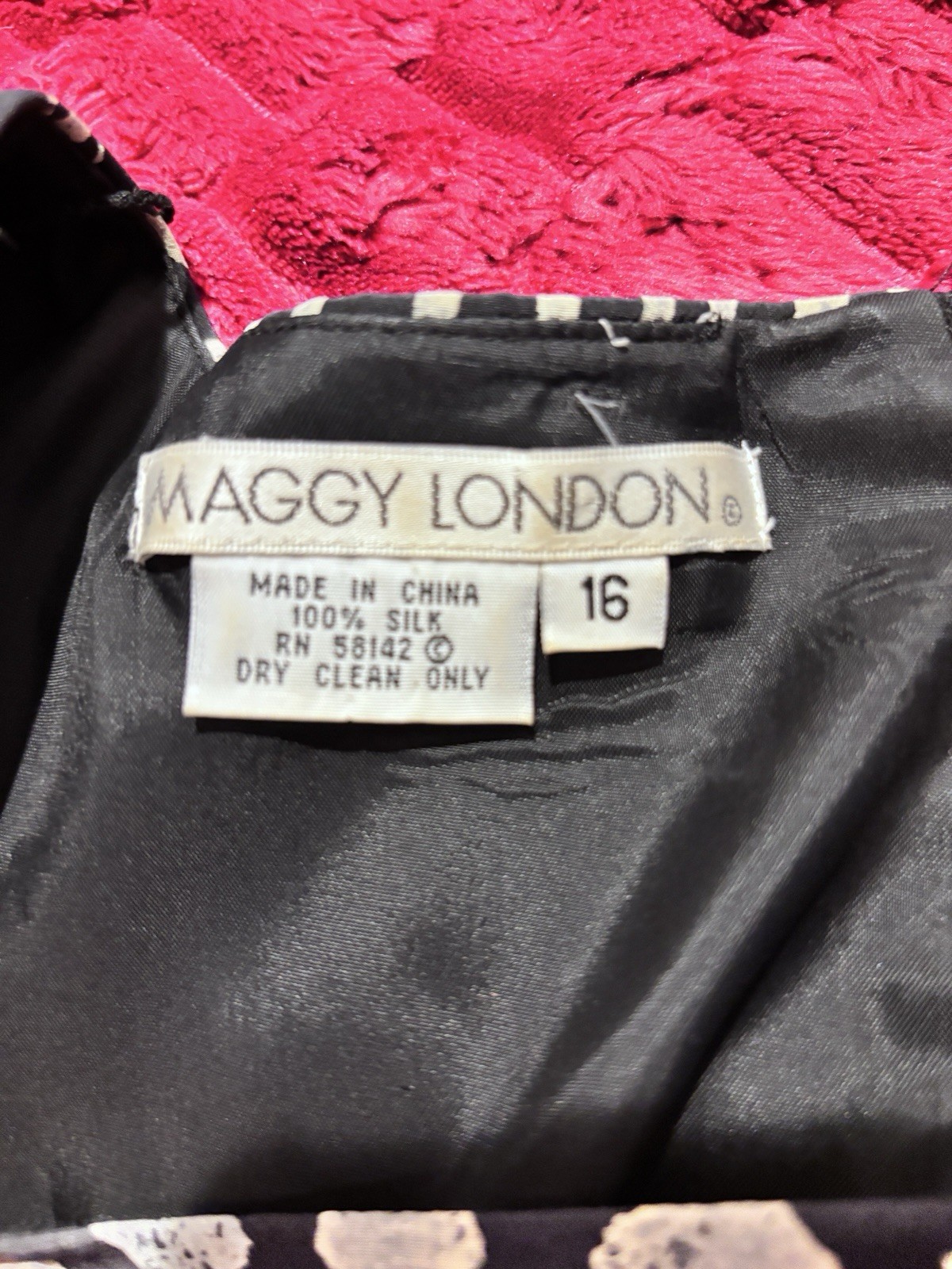 Maggie London Sz 16 Black Beige 100% Silk, Button On Side Zipper 44×40 Waist 37