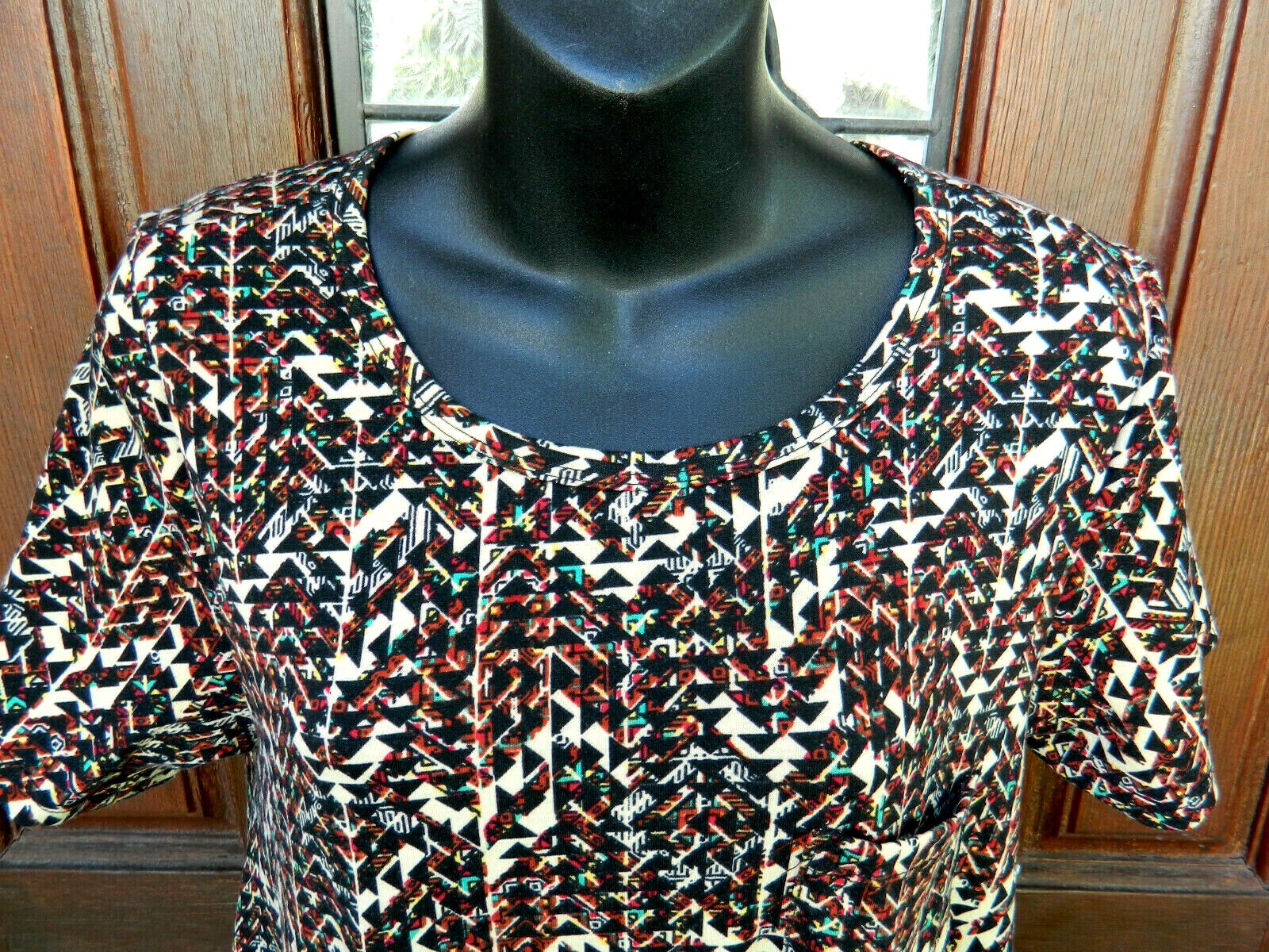 LULAROE ‘SIMPLY COMFORTABLE’ SHORT SLEEVE DRESS SZ XS MULTICOLOR NWOT