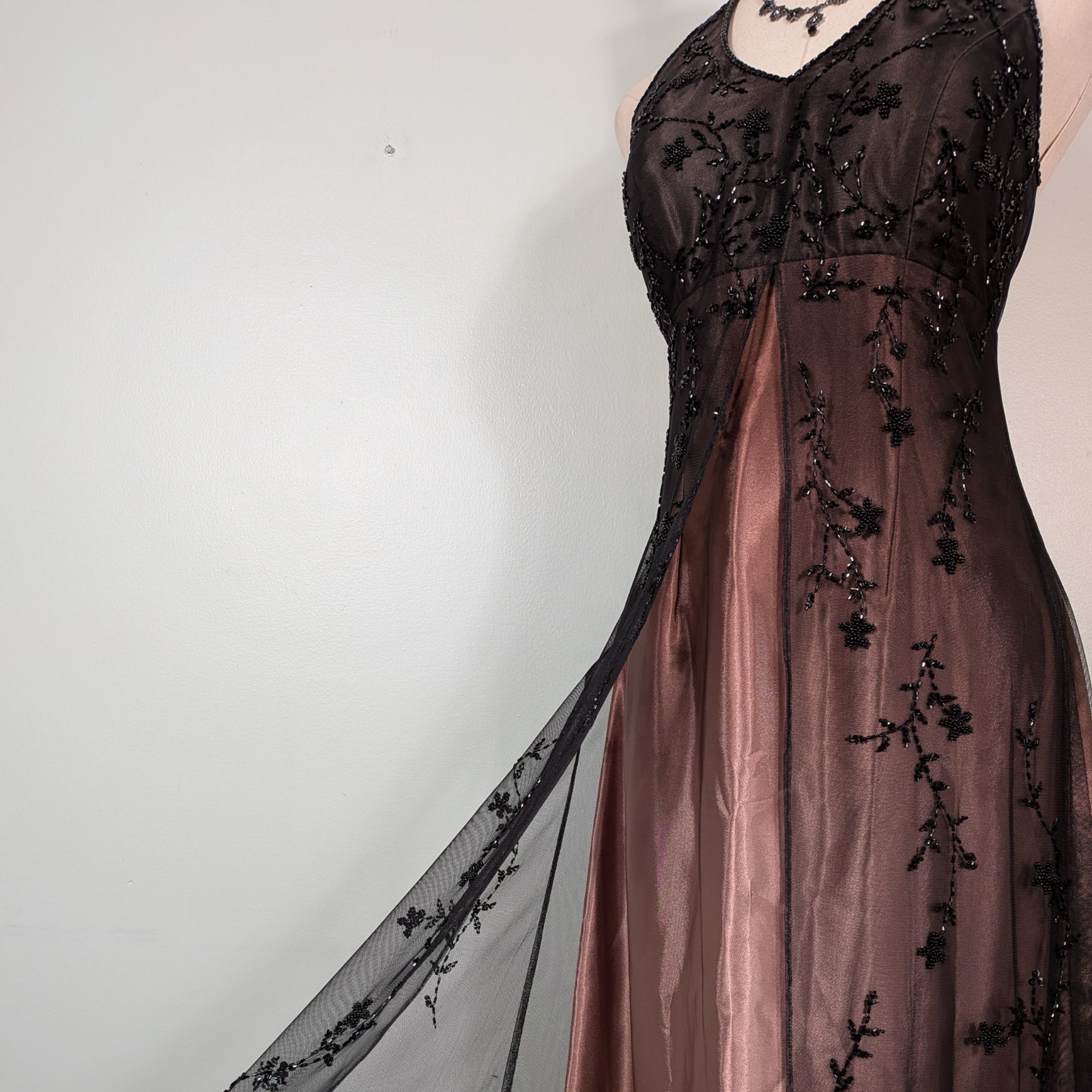 Vintage Halter Neck Ball Gown Brown Black Long Applique Lace Gothic Evening Gown