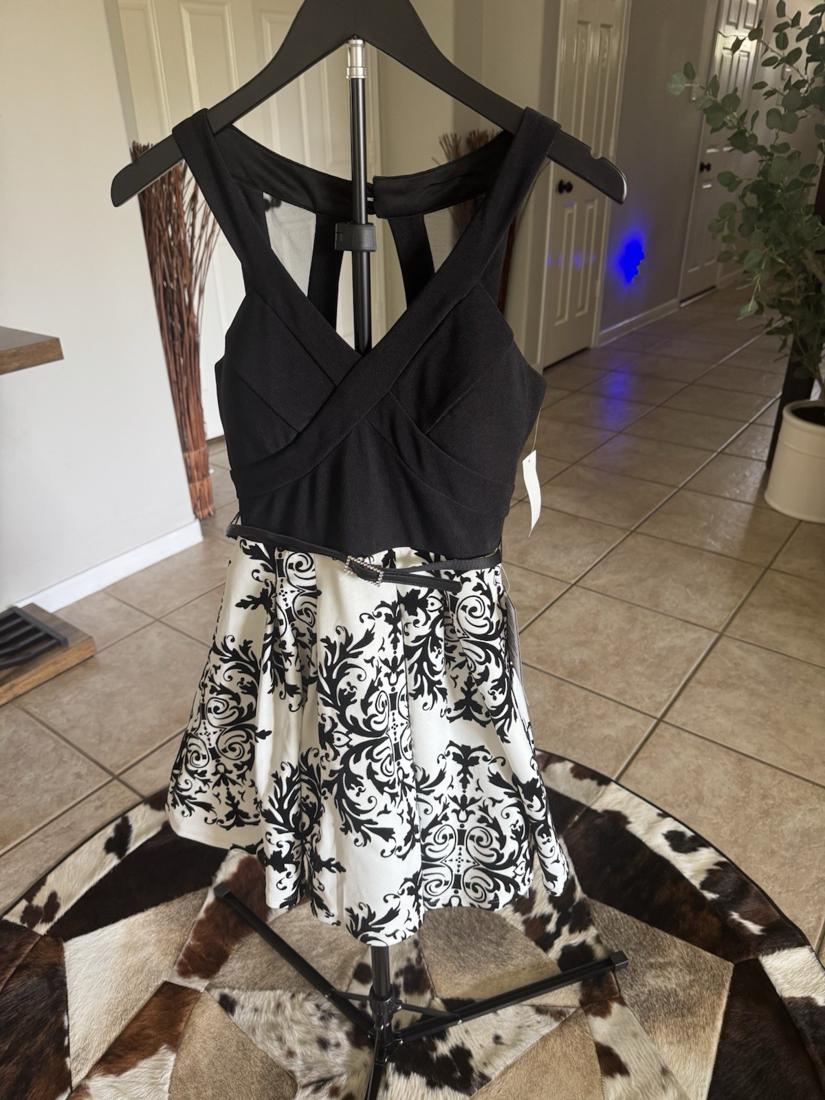 Black White Floral Fit & Flare Dress Size 8 Sleeveless Mesh Lined Zip Back