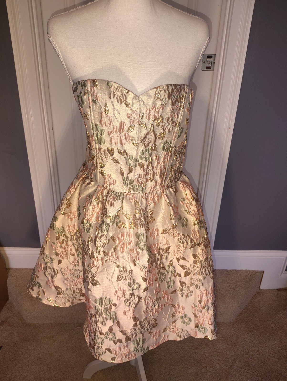 francesca’s Beige Pink Green Floral Jacquard Strapless fit & flare Mini Dress M
