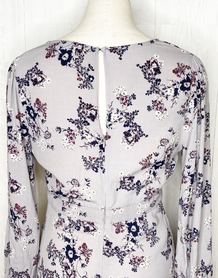 Astr The Label Floral Mini Dress SM Long Sleeve V Neck Gray & Purple Revolve EUC