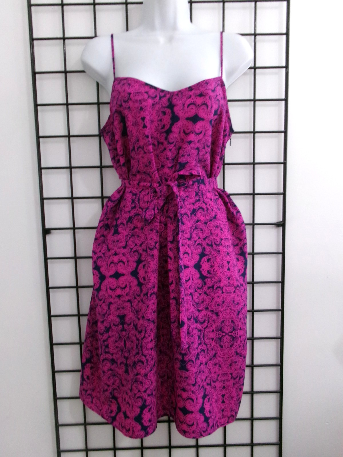 ANN TAYLOR 🌸 SIZE 10 / 36″ BUST==DARK PINK & NAVY BLUE PRINT / SHIFT SUNDRESS