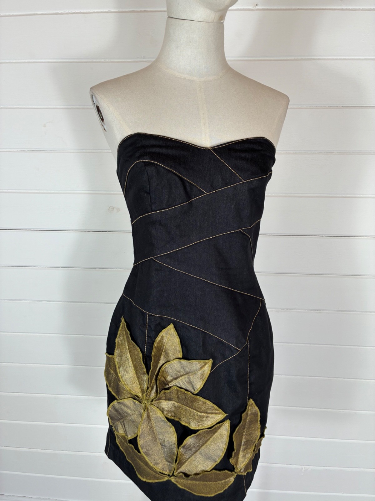 JESSICA McCLINTOCK SIZE 8 STRAPLESS MINI DRESS APPLIQUE DETAIL