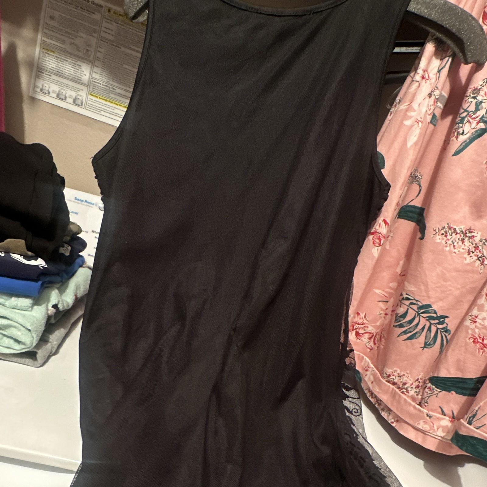 Pink Bouquet Black Solid Lace Accent Sleeveless Scoop Neck blouse Pullover M